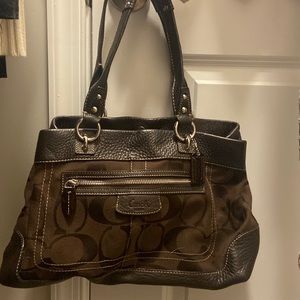 Brown coach purse. Like new!!